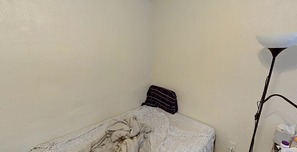 Building Photo - 142 Hemenway St