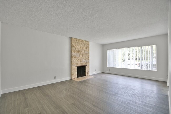 Building Photo - 7817 Emerson Ave