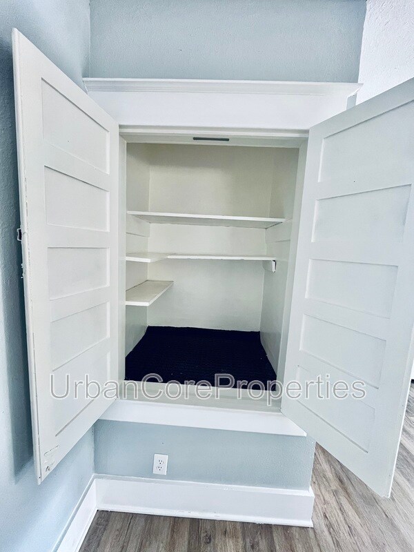 Building Photo - 144 7th Ave N