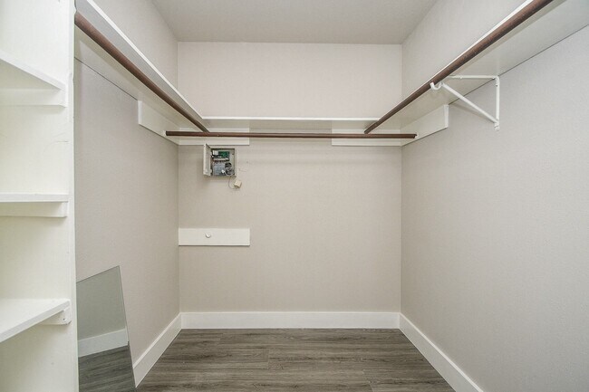 Building Photo - 15807 Los Altos Dr