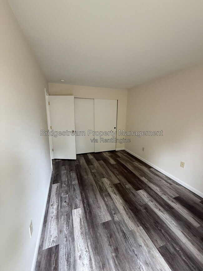 Building Photo - 4352 Sunray Rd