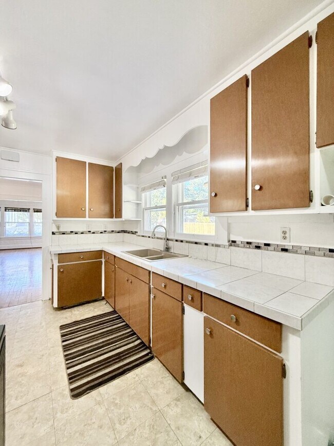 Building Photo - 1013 23rd St W