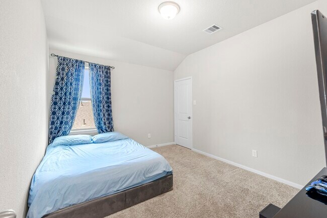 Building Photo - 5006 Sunway Dr