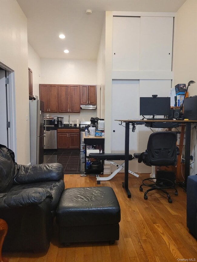 Primary Photo - 139 W 80th St