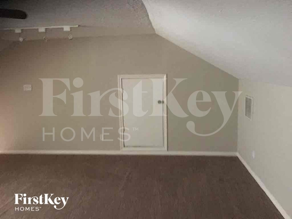 Building Photo - 5131 Whittier Oaks Dr