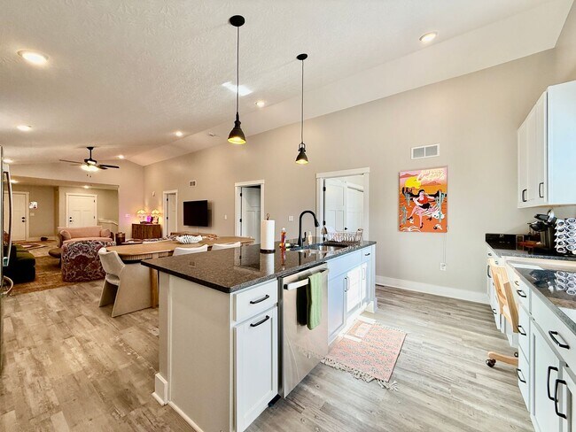 Building Photo - 5 Bed 3 Bath Home With Hot Tub In West Chester, OH