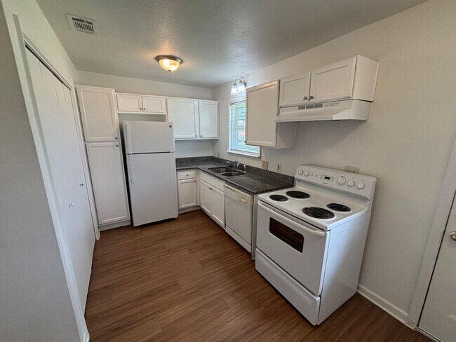 Building Photo - AVAILABLE NOW; APPLY TODAY ON OUR WEBSITE!!!