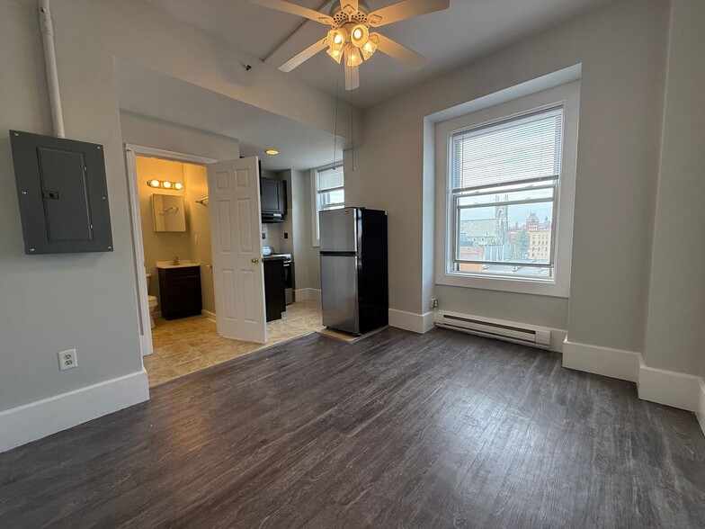 Interior Photo - The Grid District