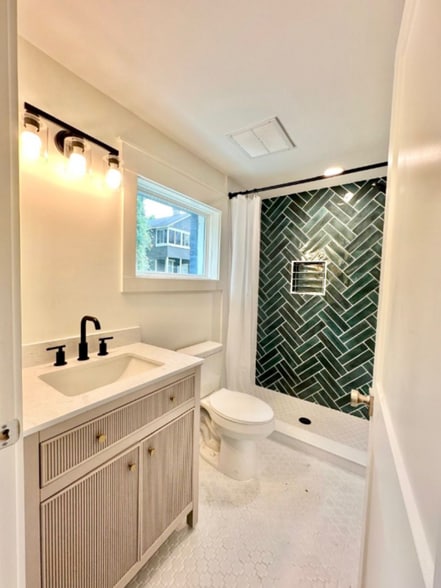 Building Photo - 1313 Live Oak St