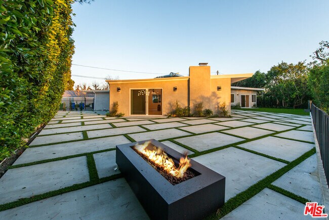 Building Photo - 645 Walther Way