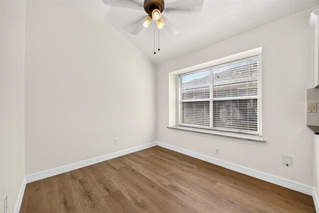Building Photo - 15307 Flemington Ave