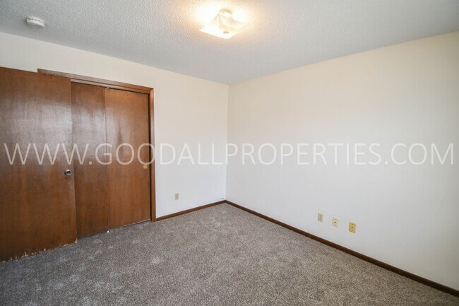 Building Photo - MOVE IN SPECIAL! $200 off your first month...