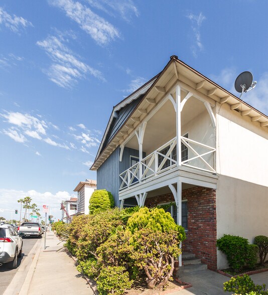 Building Photo - 1240 Manhattan Beach Blvd