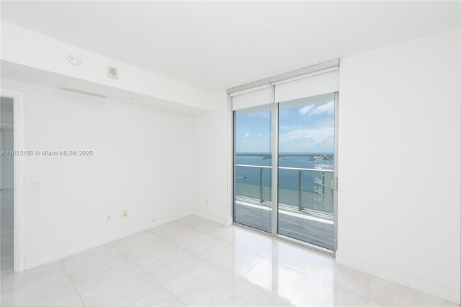 Building Photo - 1300 Brickell Bay Dr
