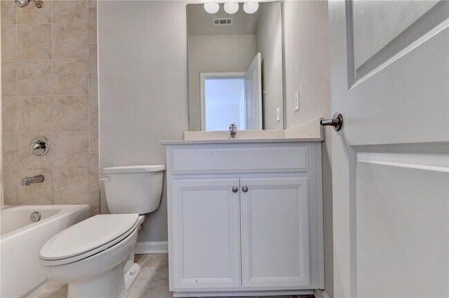Building Photo - 3860 Grandview Manor Dr