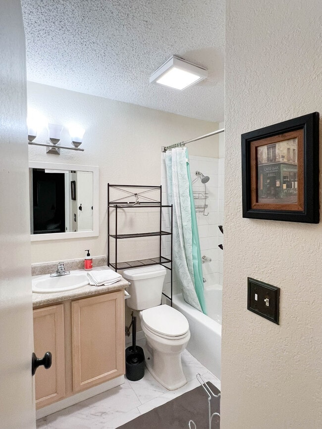 Building Photo - 3607 Rhone Cir