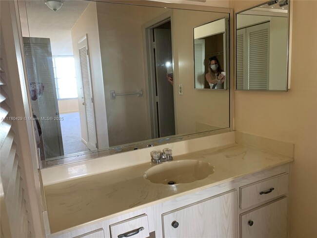 Building Photo - 3800 S Ocean Dr