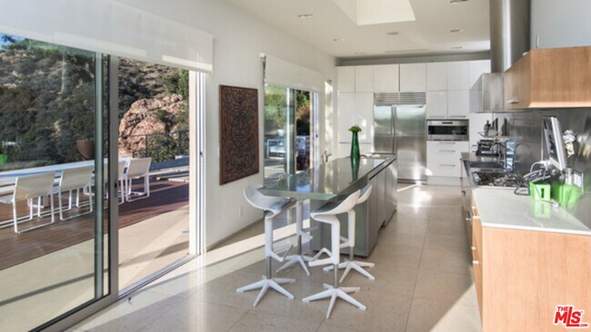 Building Photo - 1099 Vista Grande Dr