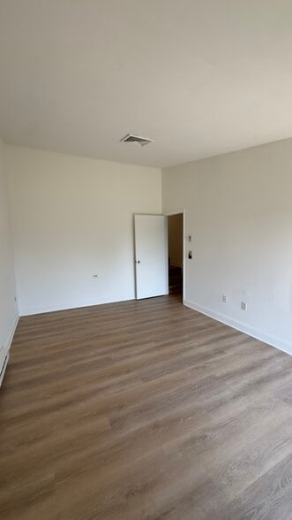 Master bedroom - 5 Evergreen Dr