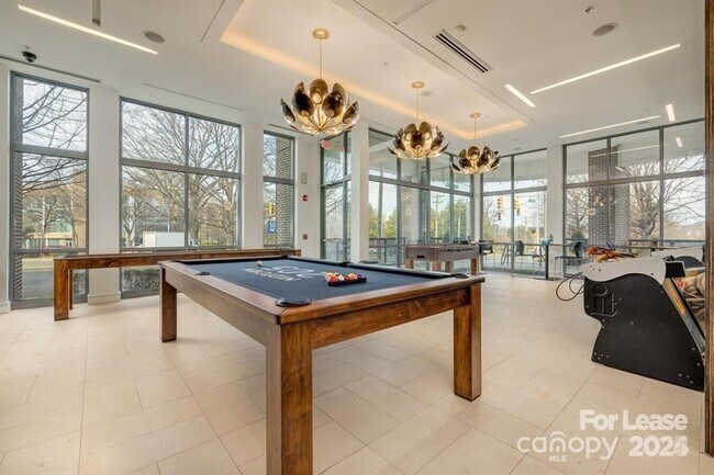 Building Photo - 205 S Kings Dr