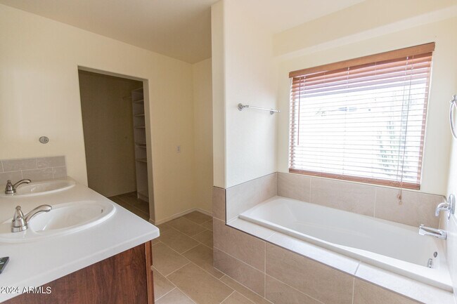 Building Photo - 9013 N 14th St