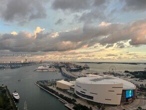 Building Photo - 900 Biscayne Blvd