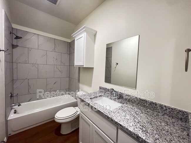 Building Photo - 11411 University