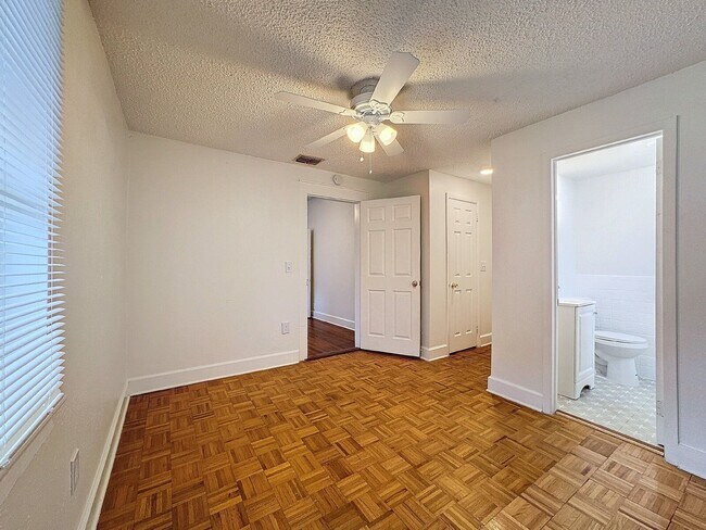 Building Photo - 226 9th Ave N