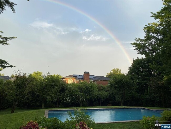 Building Photo - 417 N Woodland St