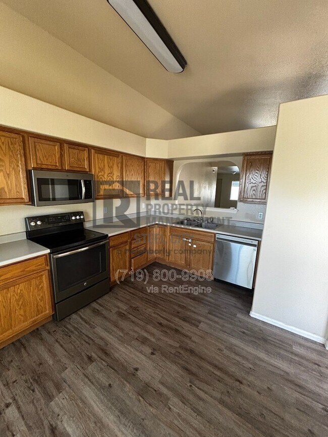 Building Photo - 813 Ardath Ln