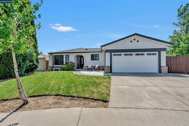 Primary Photo - 2242 Westwood Ct