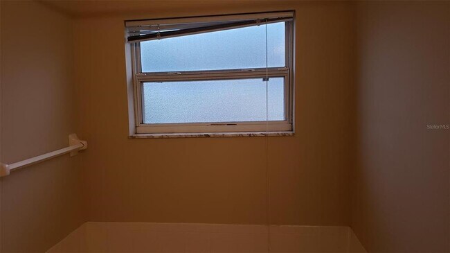 Building Photo - 636 Majesty Dr
