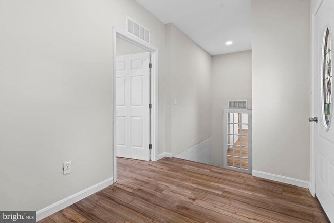 Building Photo - 46520 Rosewood Dr