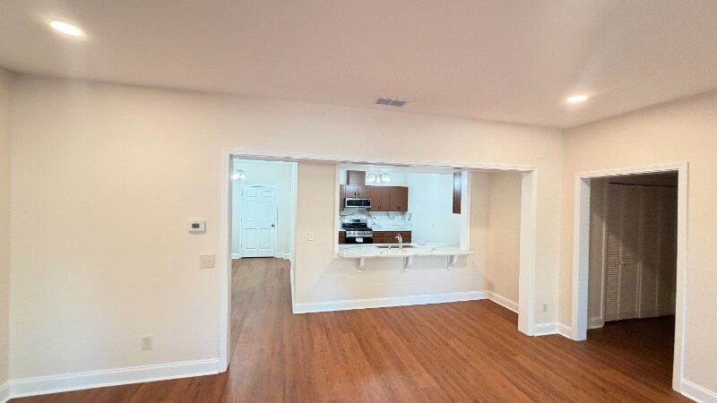 Building Photo - 11 Hillshire Dr