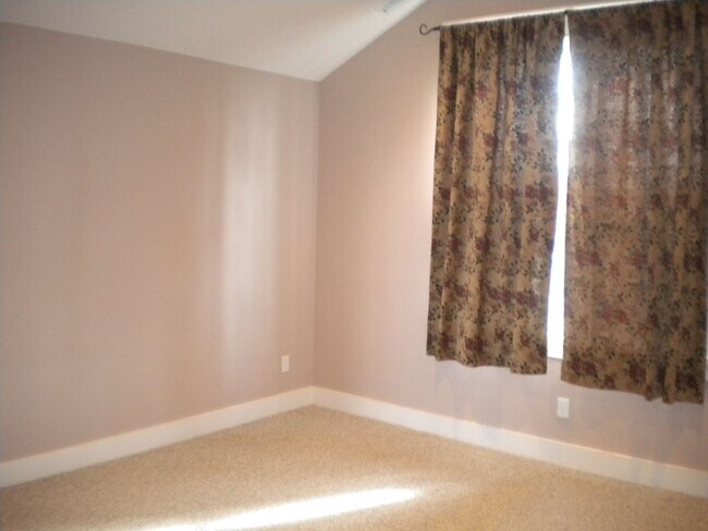 Building Photo - R4492