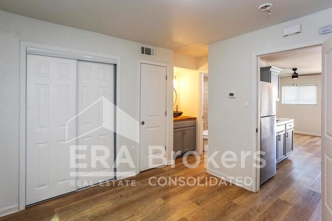 Building Photo - 614 Adams Ave