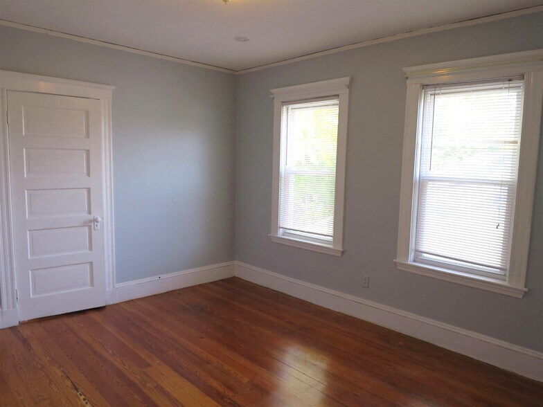 Building Photo - 36 Standish St