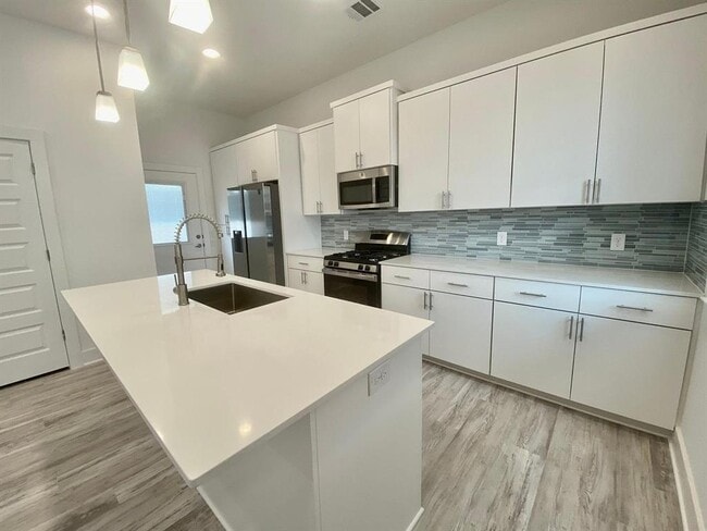 Building Photo - 6809 Montana St