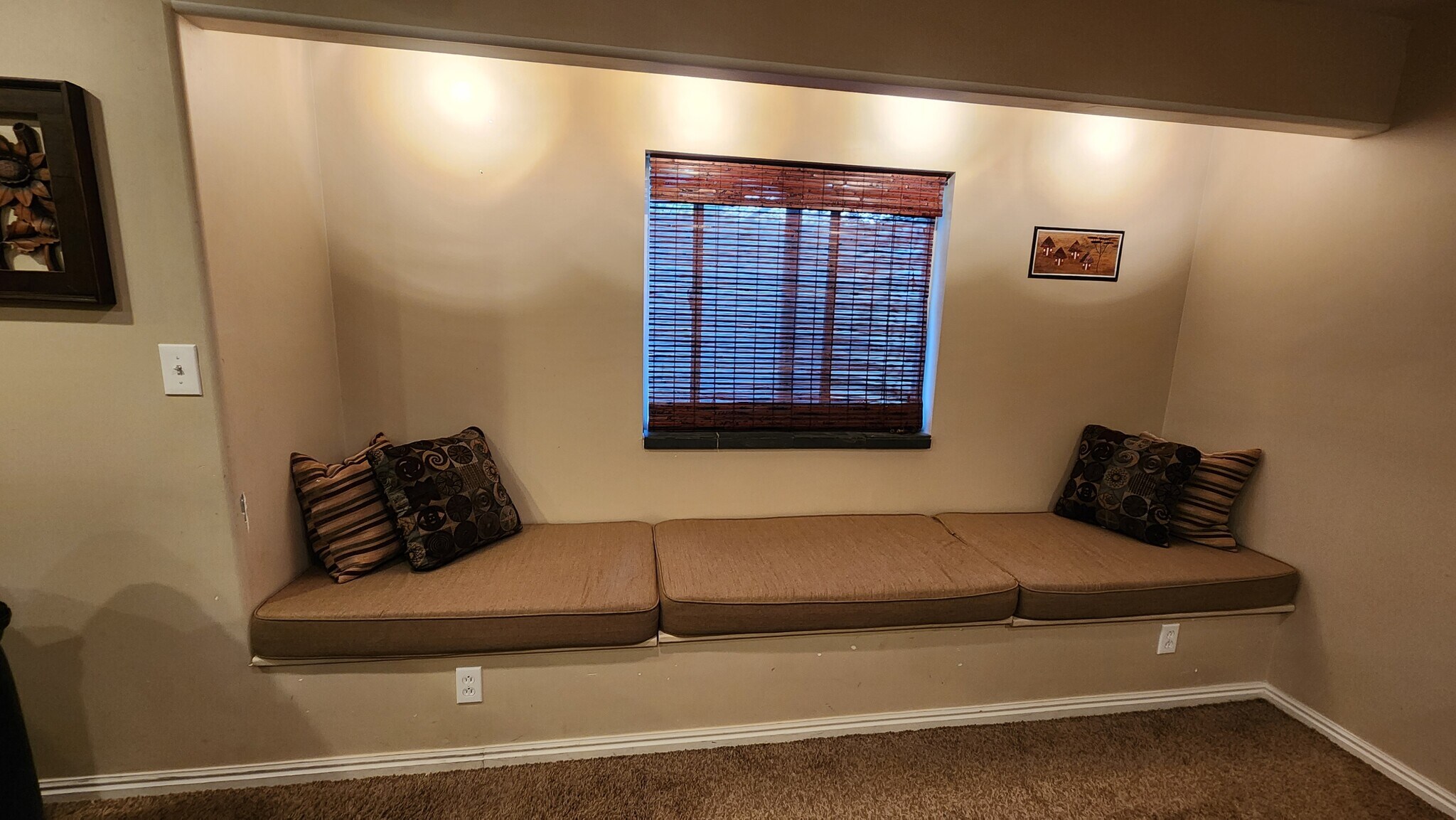 Family Room Nook - 883 W 2100 S