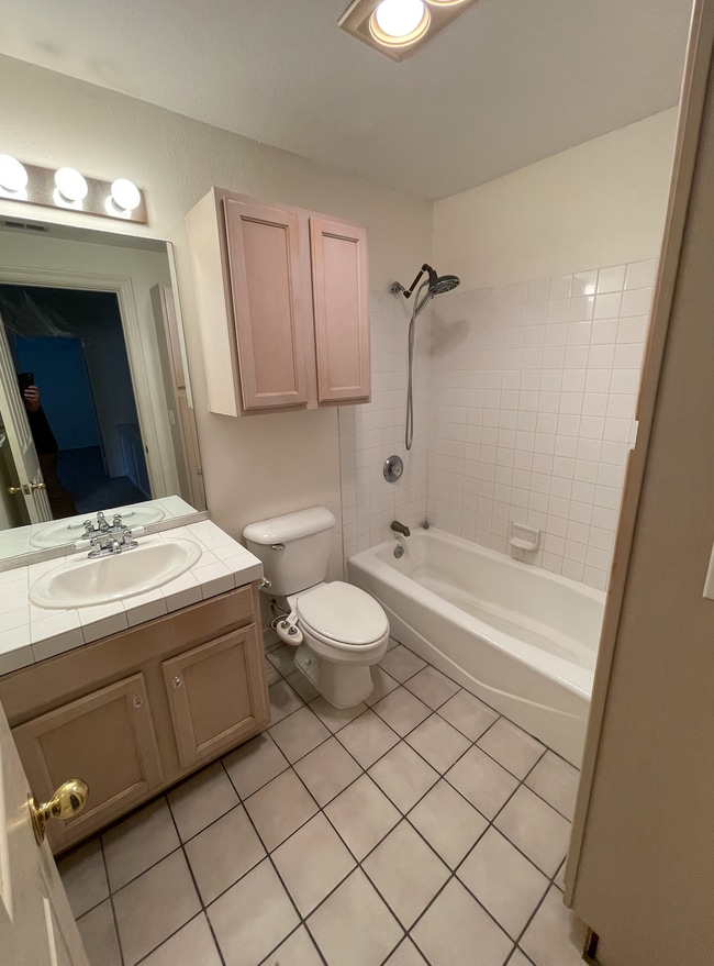 Building Photo - 454 Olive St