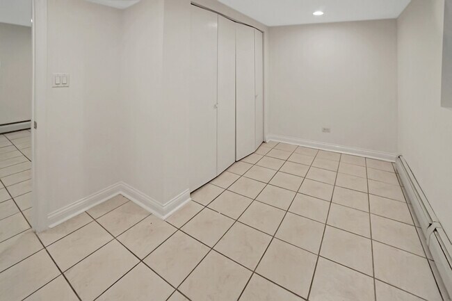 Building Photo - 5028 W Pensacola Ave