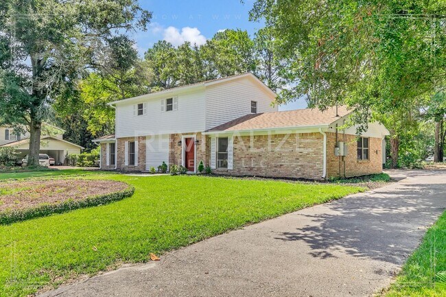 Building Photo - Newly Renovated 3 Bed / 2.5 Bath with Doub...