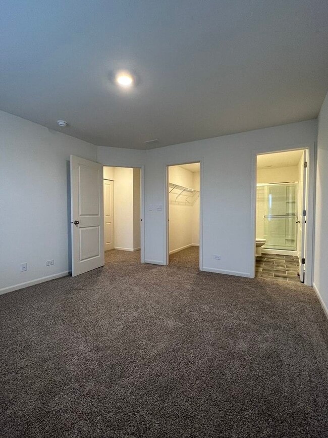 Building Photo - 217 Goldenrod Dr