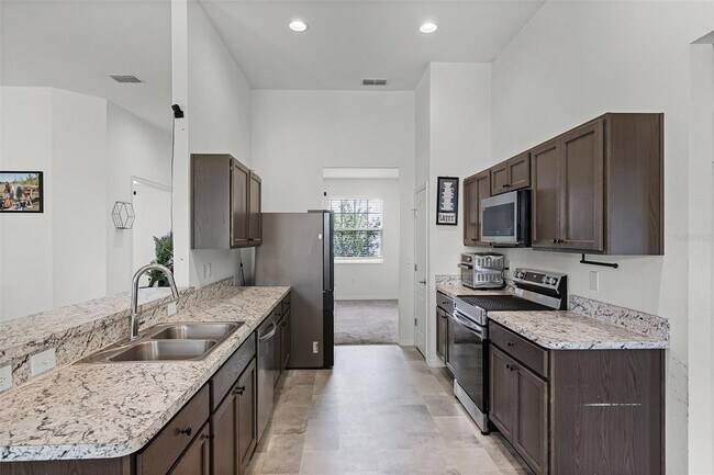 Building Photo - 804 Channing St