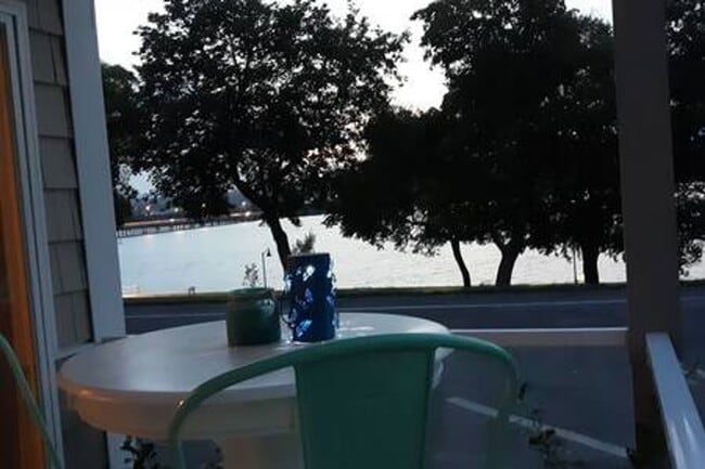 Building Photo - Best Baypointe Condo - ONLY Sept 8th - May...