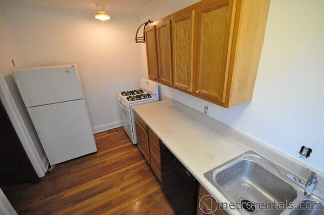 Building Photo - 3201 Indianola Ave