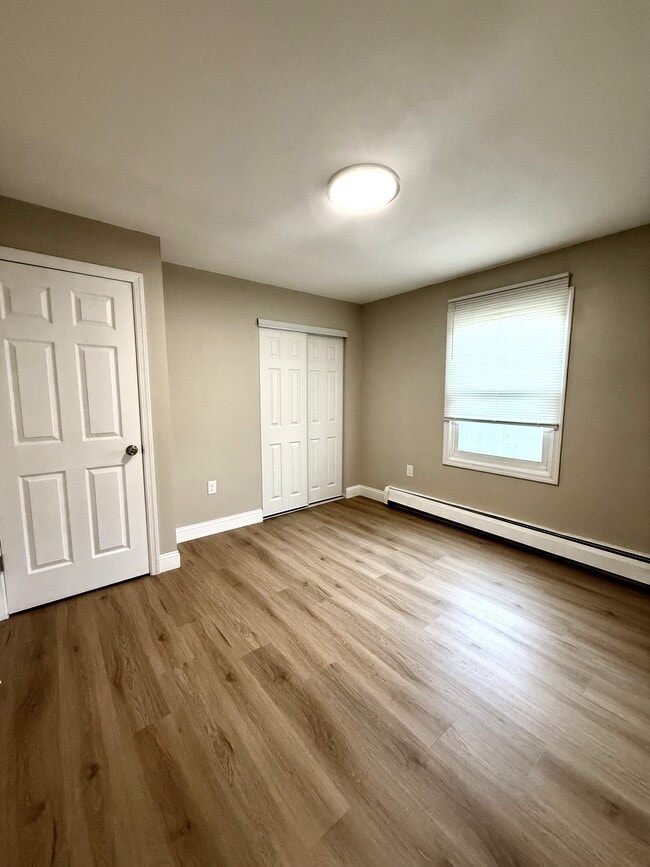 Building Photo - 343 Kelly Ave