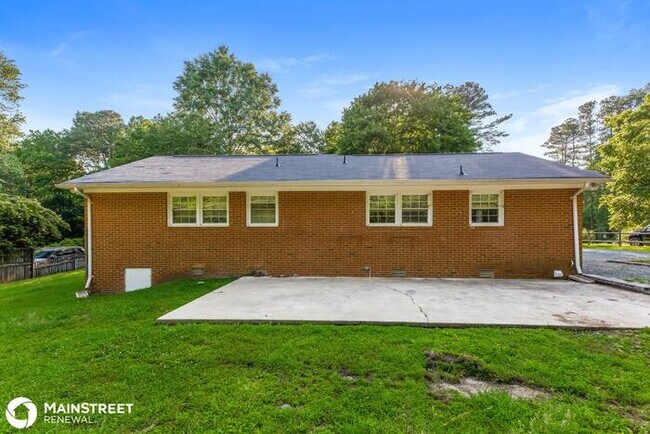 Building Photo - 5702 Willow Dr, Durham, NC 27712