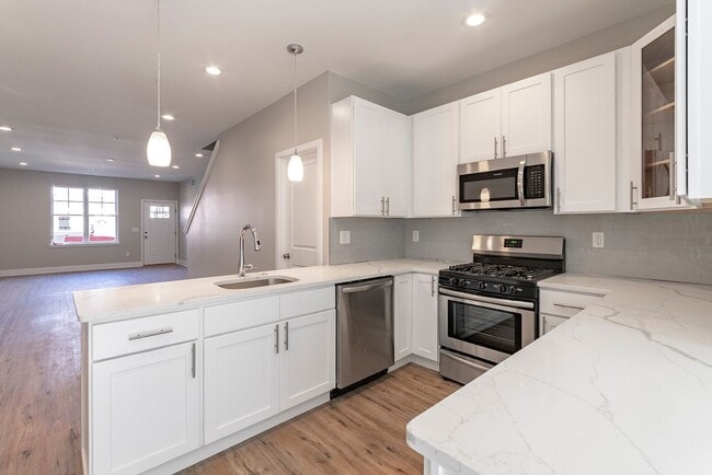 Building Photo - Three Bedroom Point Breeze Townhome w Roof Deck!