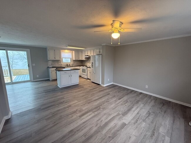 Building Photo - Waterfront Gem with amazing views!